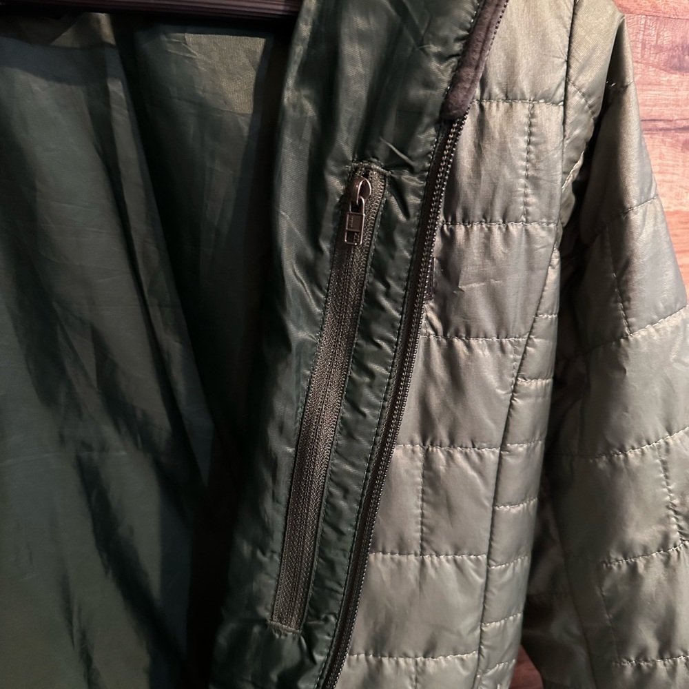 Patagonia Women’s Quilted Jacket | Size XS | Green | Cozy & Durable - Picture 3 of 3